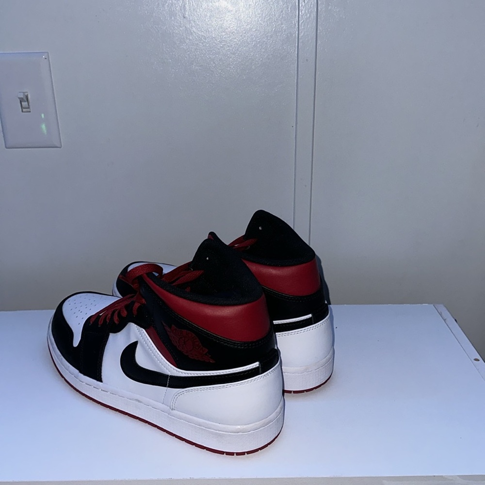 Jordan 1 Mid - Picture 6 of 9